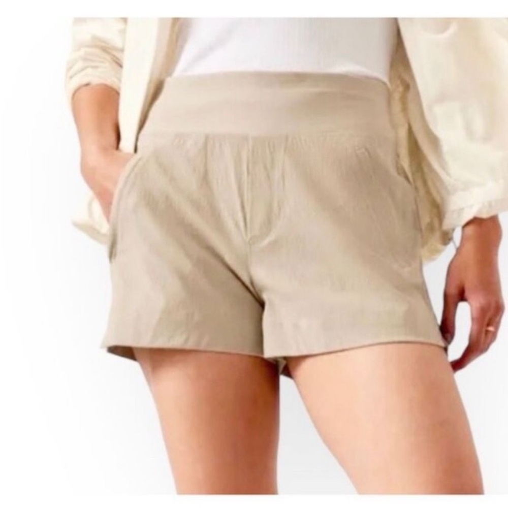 Athleta Trekkie North Short Size 6 Sand Running Hiking Outdoor Shorts Khaki